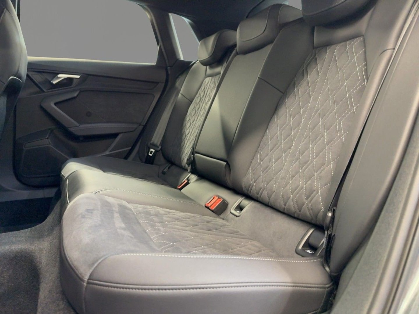 Bild über Audi A3 Sportback S line 35 TFSI Schaltgetriebe - für weitere Informationen kontaktieren Sie den Audi Partner