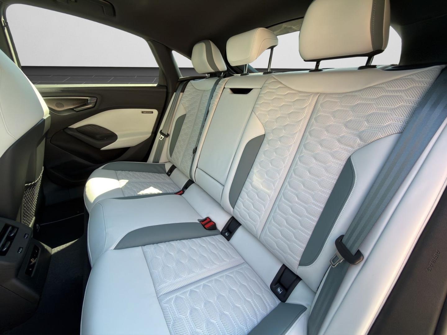 Bild über Audi RS 5 Limousine TFSI quattro 470 kW tiptronic - für weitere Informationen kontaktieren Sie den Audi Partner