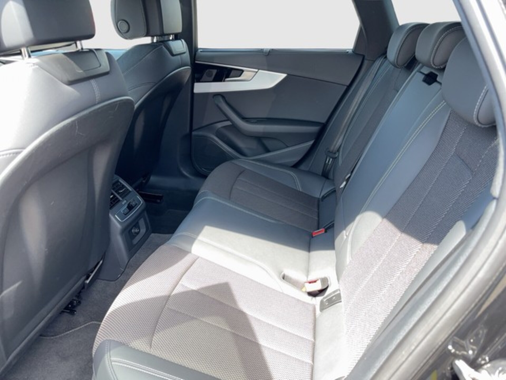 Audi A4 Avant S line