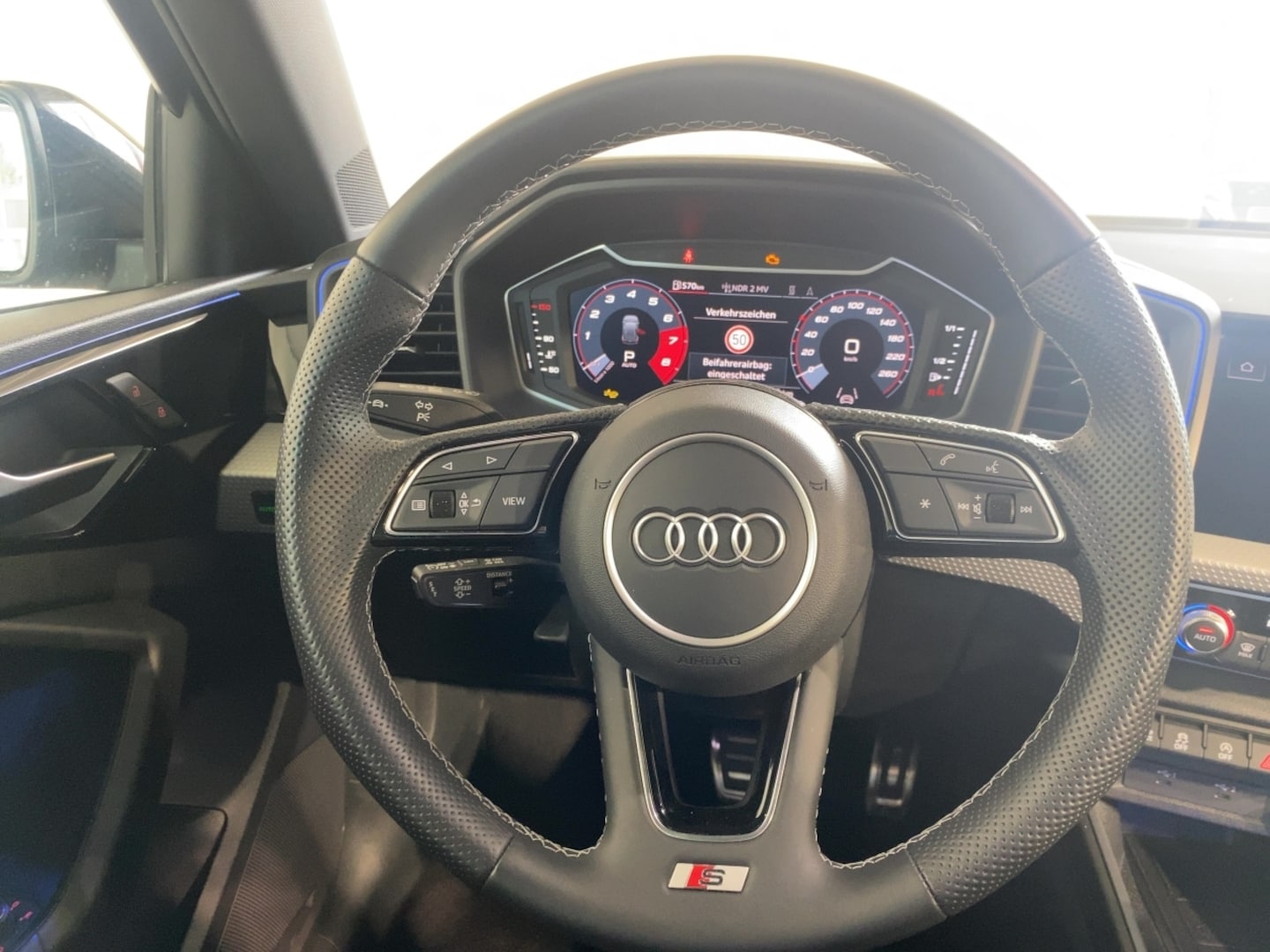 Bild über Audi A1 Sportback S line 30 TFSI S tronic - für weitere Informationen kontaktieren Sie den Audi Partner