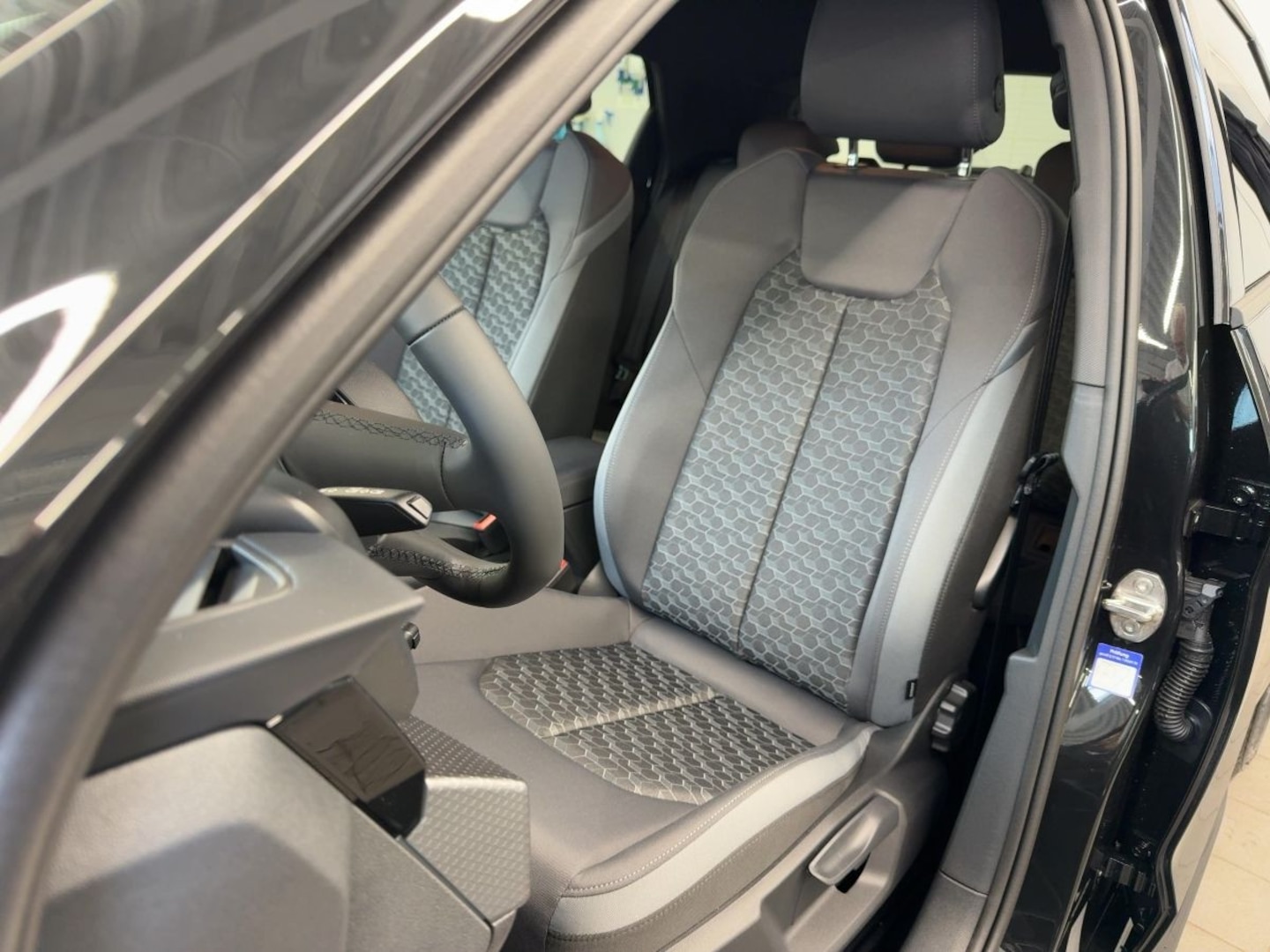 Bild über Audi A1 Sportback S line 30 TFSI S tronic - für weitere Informationen kontaktieren Sie den Audi Partner
