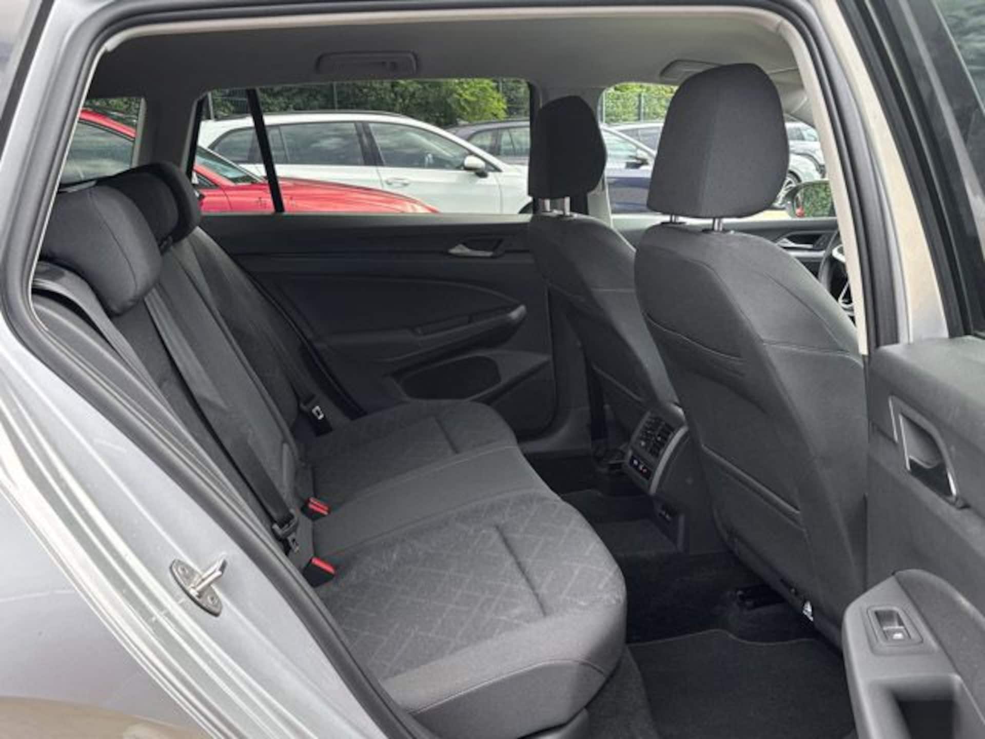 Volkswagen Golf Variant Life