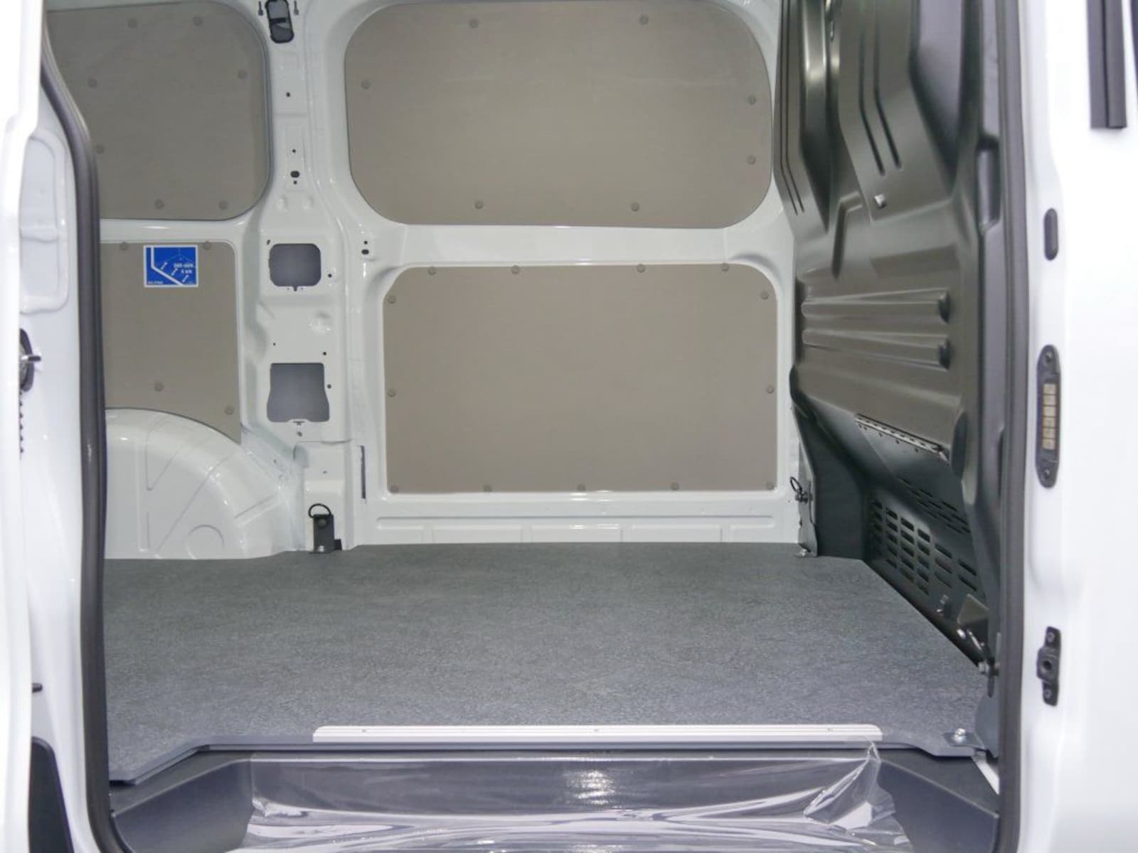 Volkswagen Transporter Kasten kurzer Radstand – Bild 6