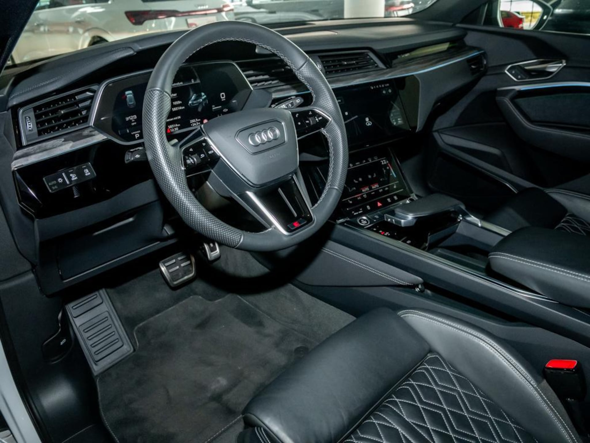 Audi Q8 e-tron S line