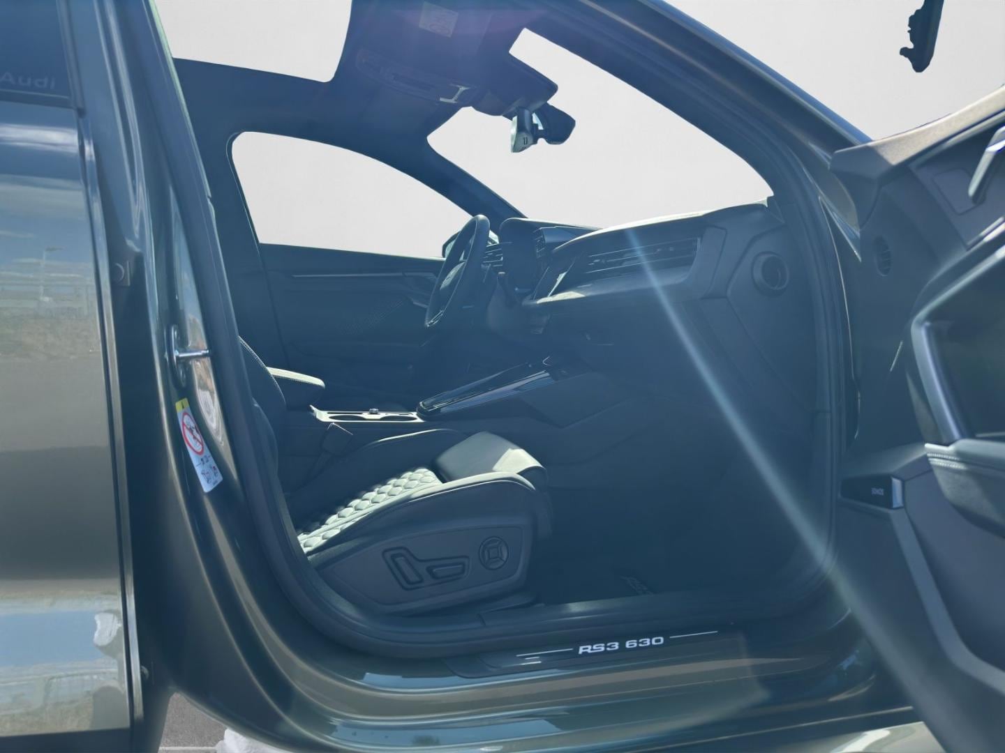 Bild über Audi RS 3 Sportback TFSI quattro 294 kW S tronic - für weitere Informationen kontaktieren Sie den Audi Partner