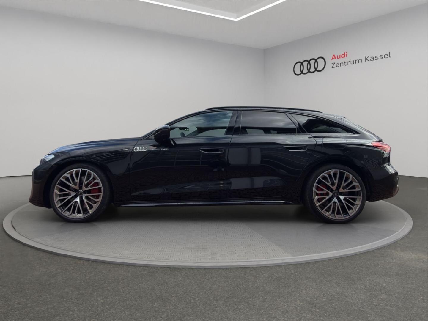 Bild über Audi A5 Avant e-hybrid e-hybrid quattro 270 kW S tronic - für weitere Informationen kontaktieren Sie den Audi Partner
