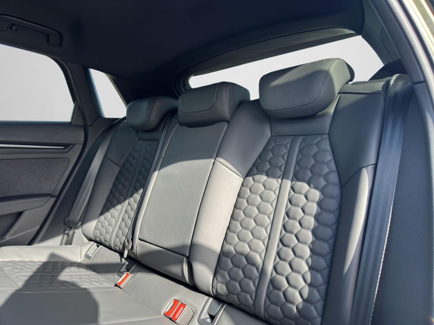 Bild über Audi RS 3 Sportback TFSI quattro 294 kW S tronic - für weitere Informationen kontaktieren Sie den Audi Partner