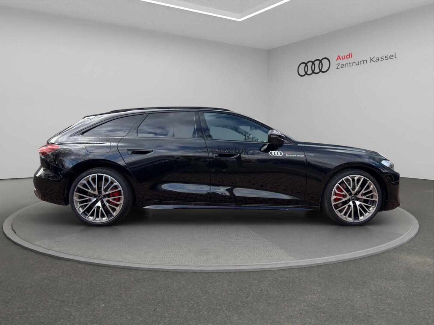 Bild über Audi A5 Avant e-hybrid e-hybrid quattro 270 kW S tronic - für weitere Informationen kontaktieren Sie den Audi Partner
