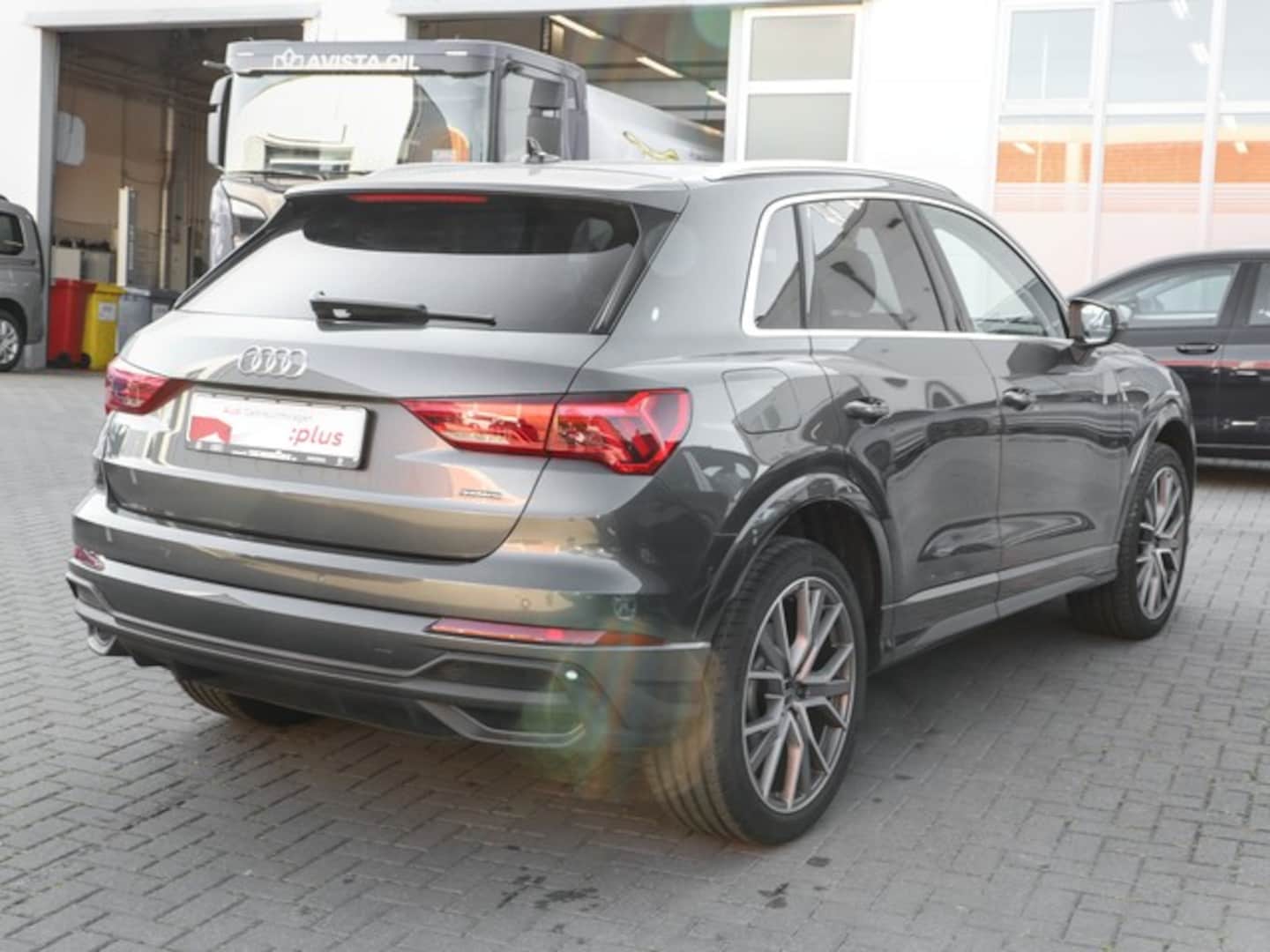 Bild über Audi Q3 TFSI quattro 180 kW S tronic - für weitere Informationen kontaktieren Sie den Audi Partner