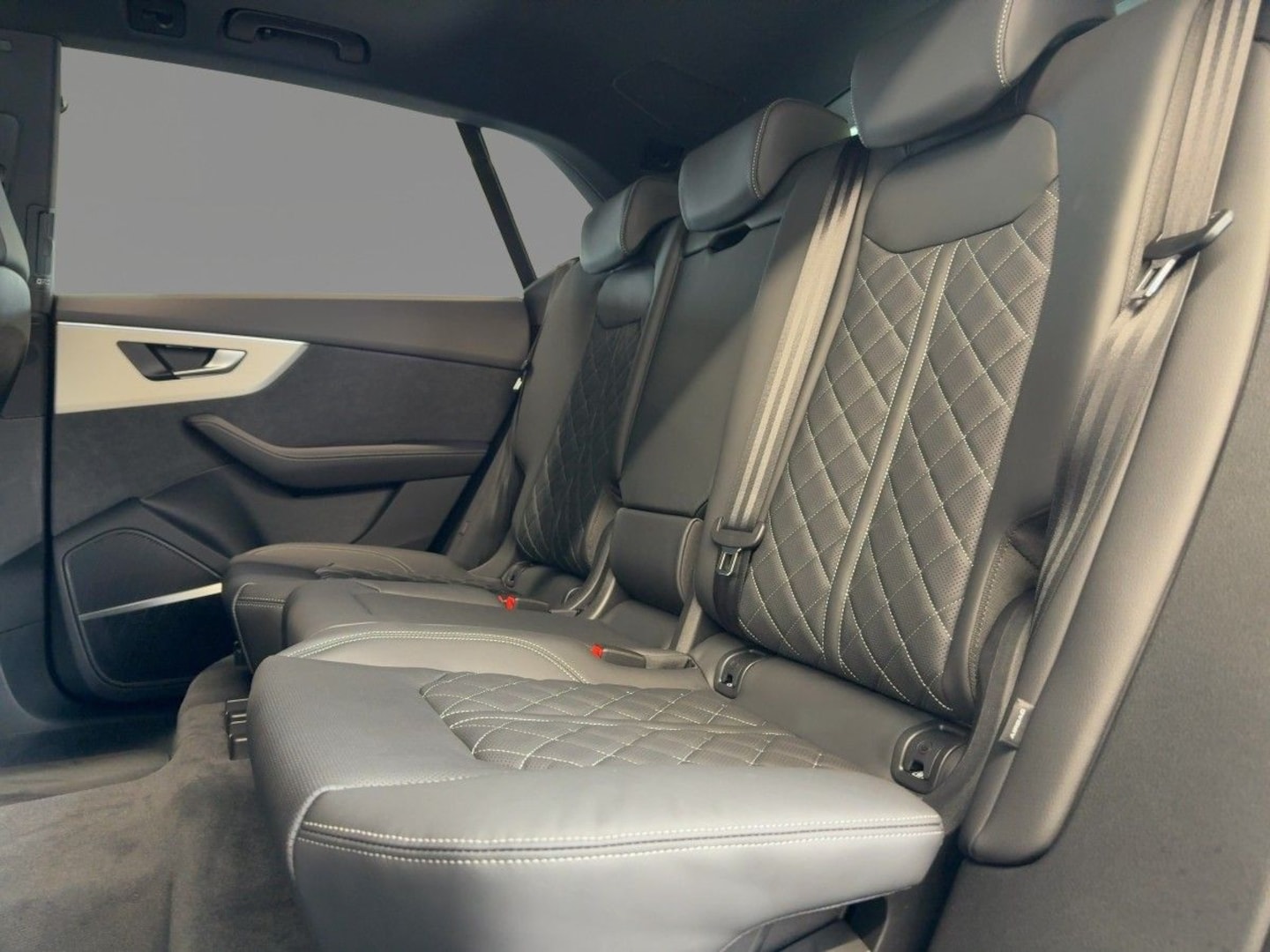Bild über Audi Q8 SUV S line business TDI quattro 210 kW tiptronic - für weitere Informationen kontaktieren Sie den Audi Partner