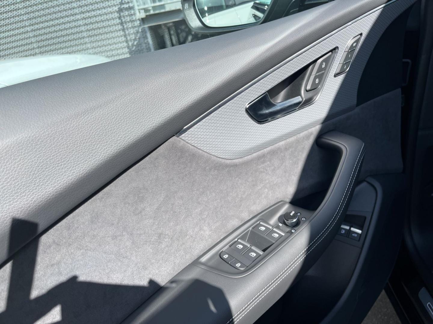 Bild über Audi Q8 SUV TFSI e S line business TFSI e quattro 360 kW tiptronic - für weitere Informationen kontaktieren Sie den Audi Partner