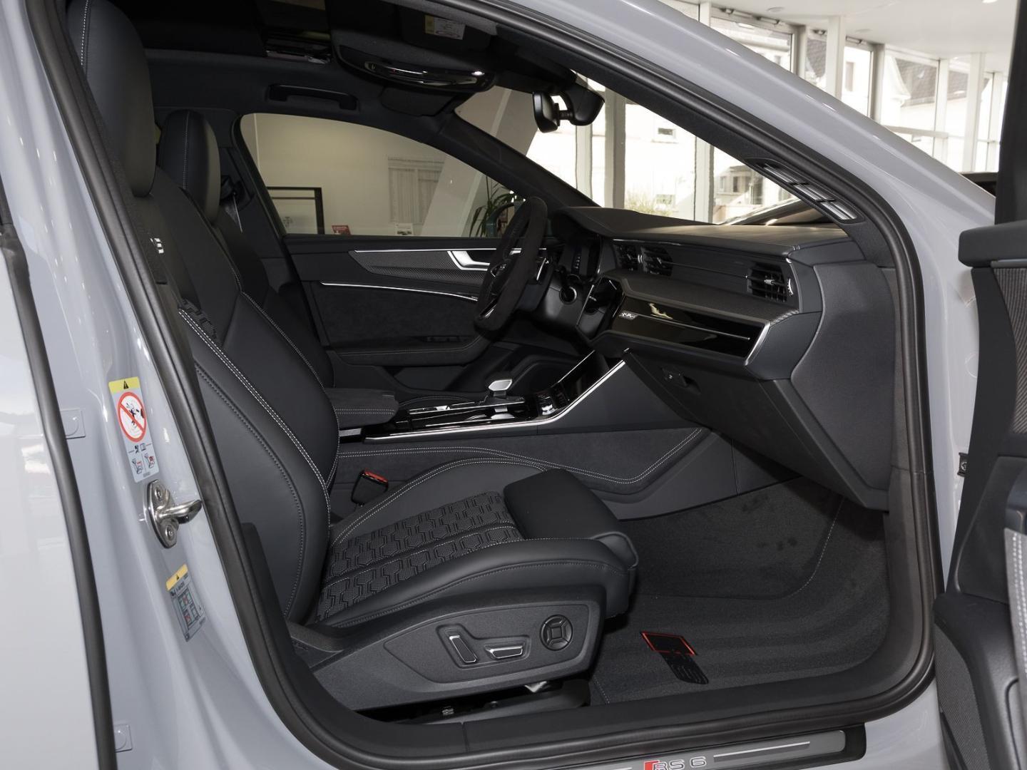 Image about Audi RS 6 Avant performance quattro tiptronic