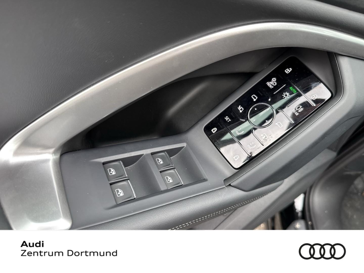 Bild über Audi Q5 SUV TDI quattro 150 kW S tronic - für weitere Informationen kontaktieren Sie den Audi Partner
