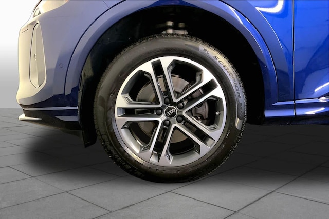 2025 Audi Q5 Premium - Photo 11
