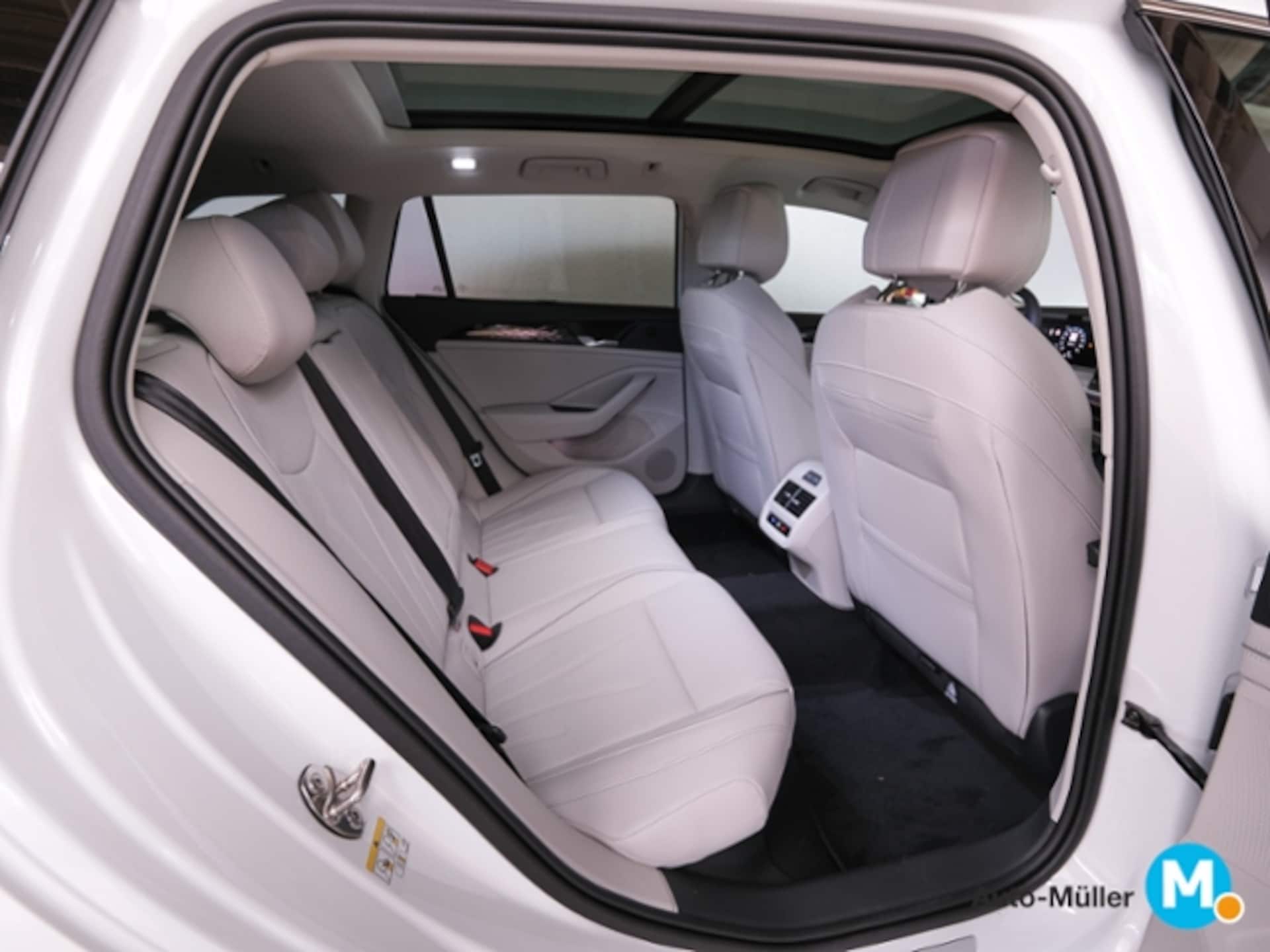 Volkswagen Passat Elegance