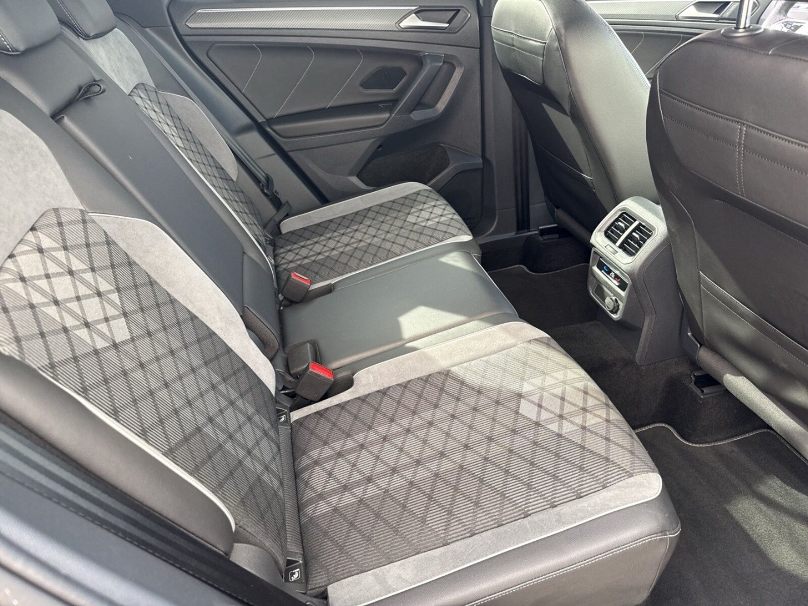 Volkswagen Tiguan – Bild 11