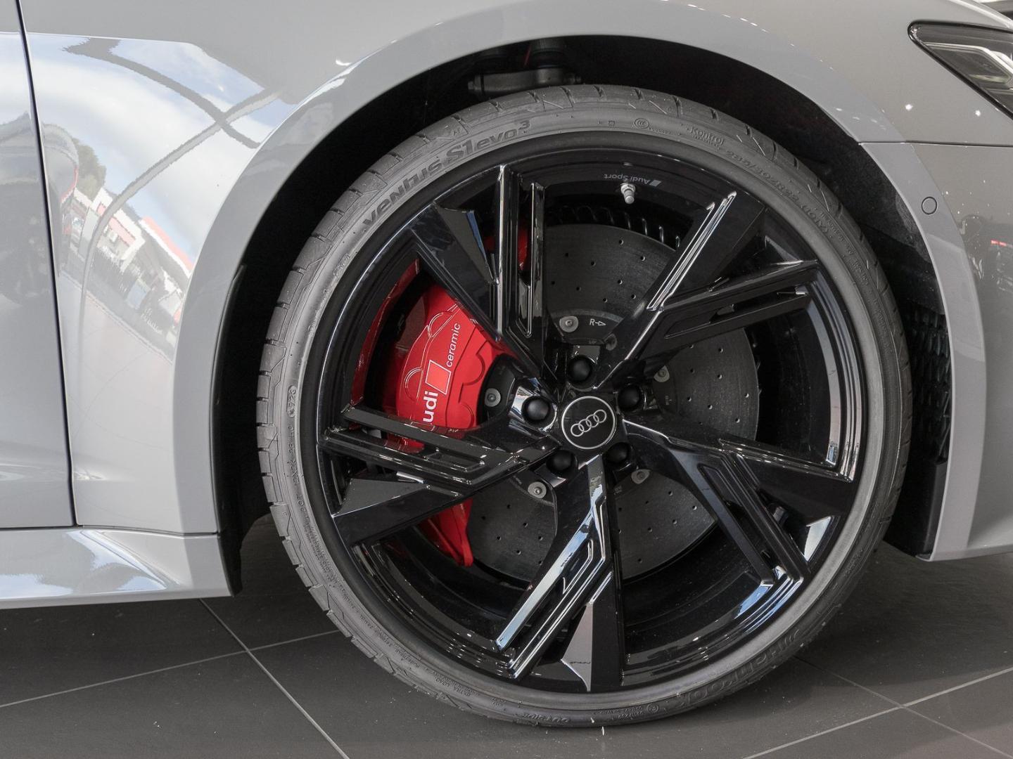 Image about Audi RS 6 Avant performance quattro tiptronic