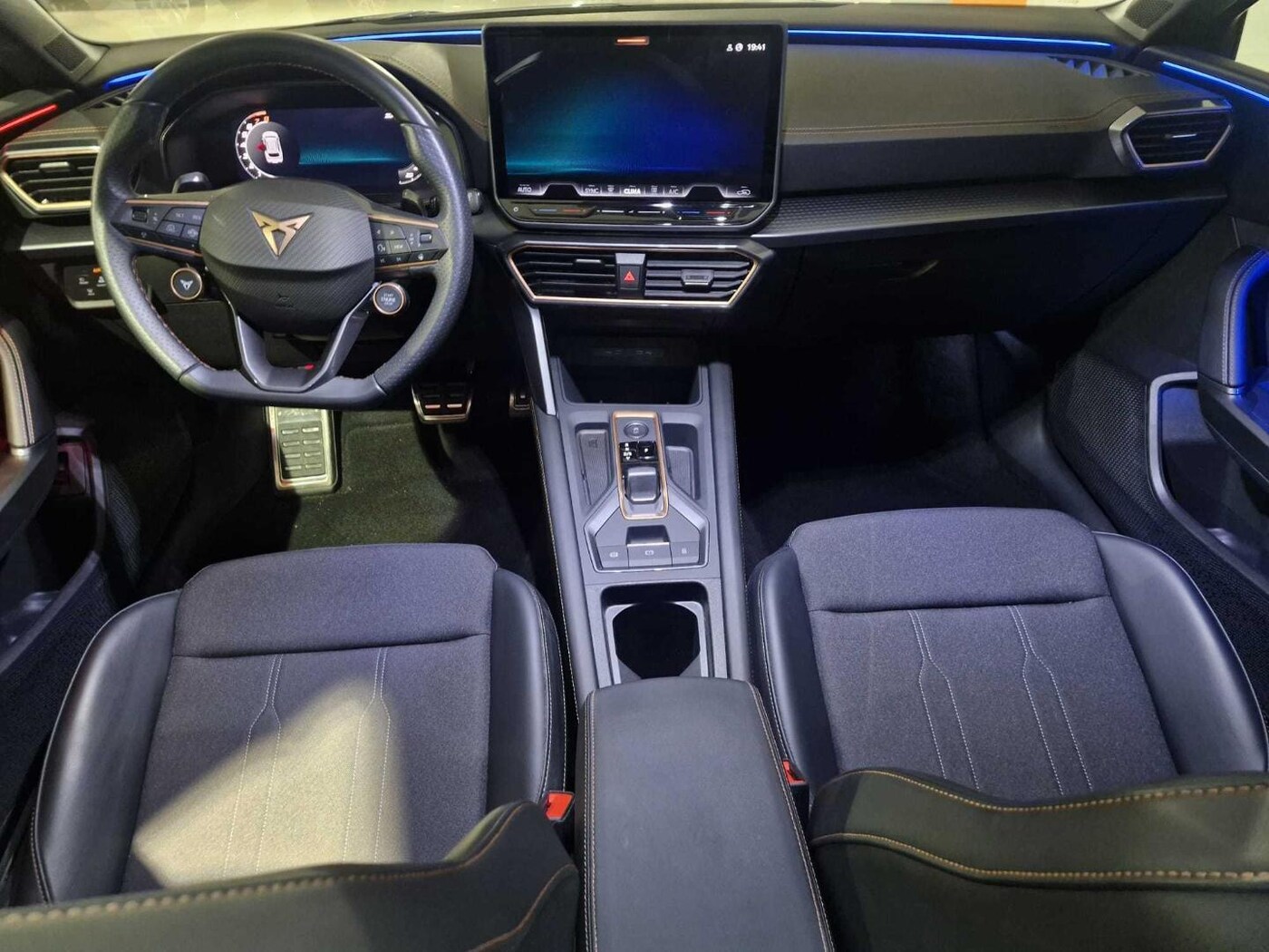 CUPRA Leon León 1.5 eTSI DSG 110 kW (150 CV) — photo 4