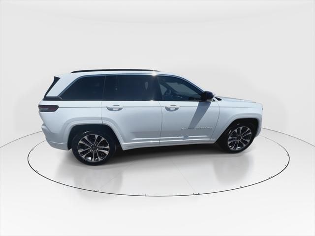 Used 2025 Jeep Grand Cherokee Overland with VIN 1C4RJHDG0S8634648 for sale in Kansas City