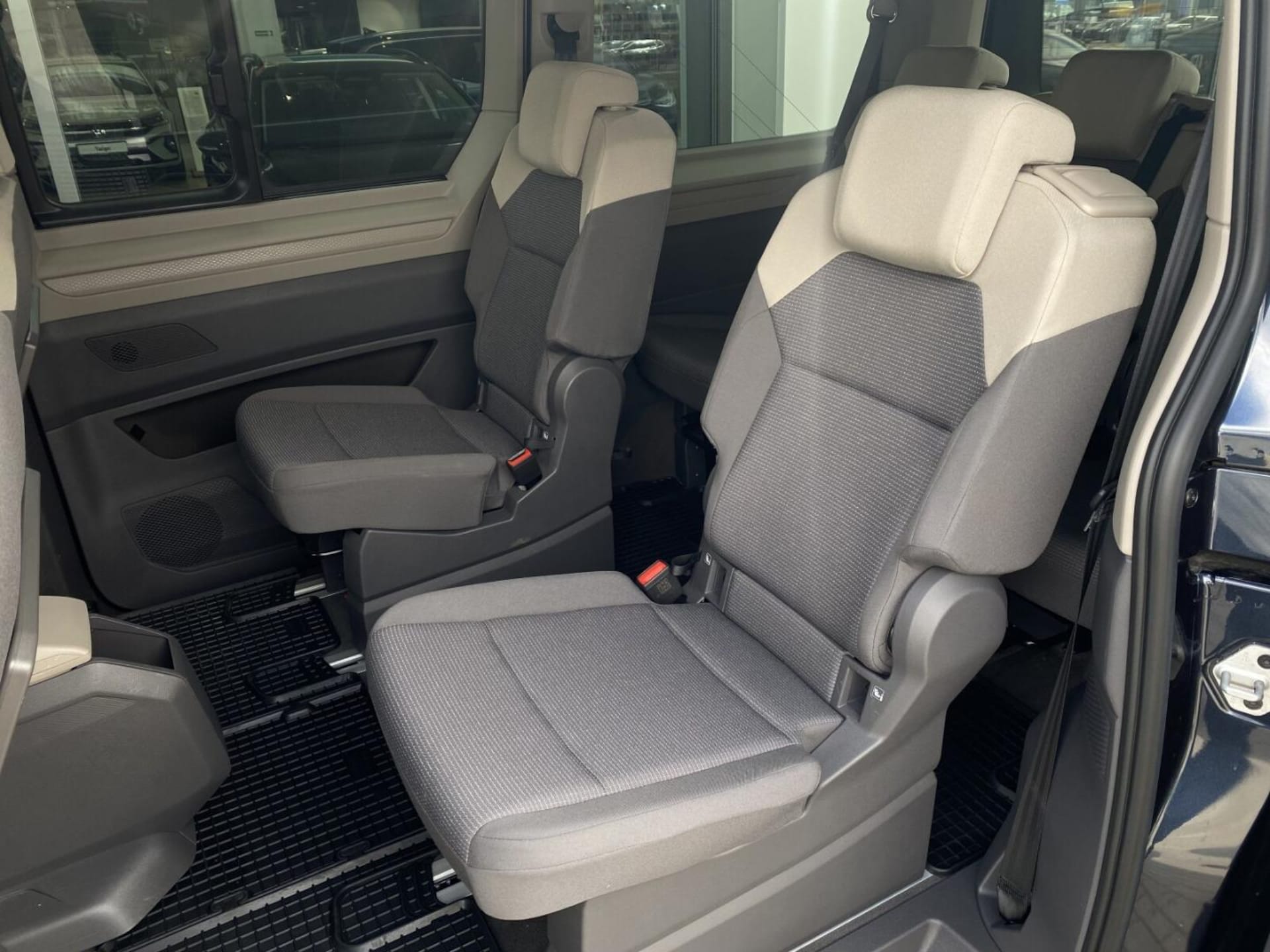 Volkswagen Multivan długi rozstaw osi Model bazowy