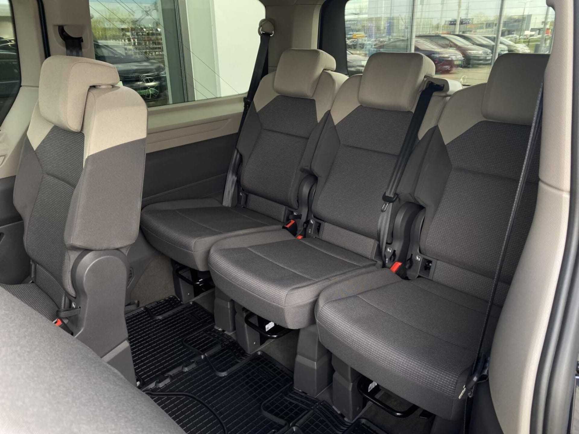 Volkswagen Multivan długi rozstaw osi Model bazowy