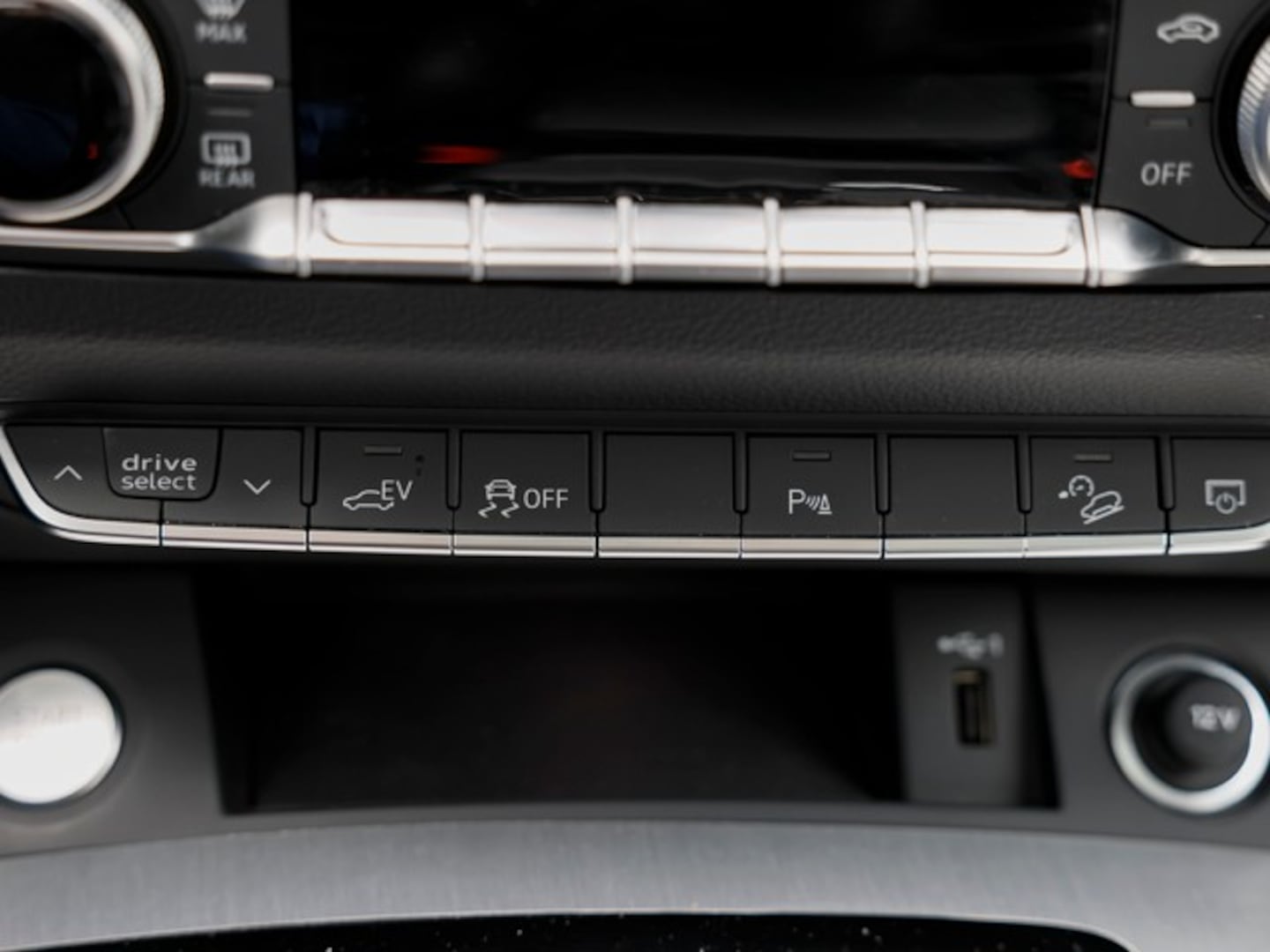 Bild über Audi Q5 Sportback TFSI e S line business 55 TFSI e quattro S tronic - für weitere Informationen kontaktieren Sie den Audi Partner