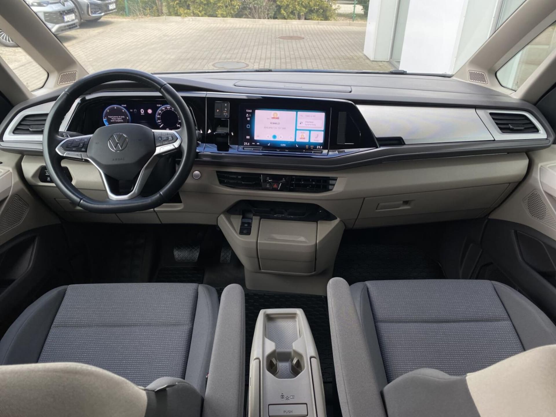 Volkswagen Multivan długi rozstaw osi Model bazowy