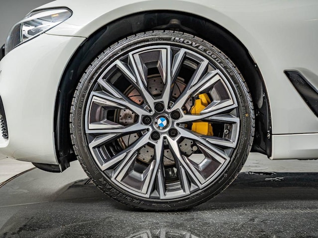 2019 BMW 5 Series 540i - Photo 10