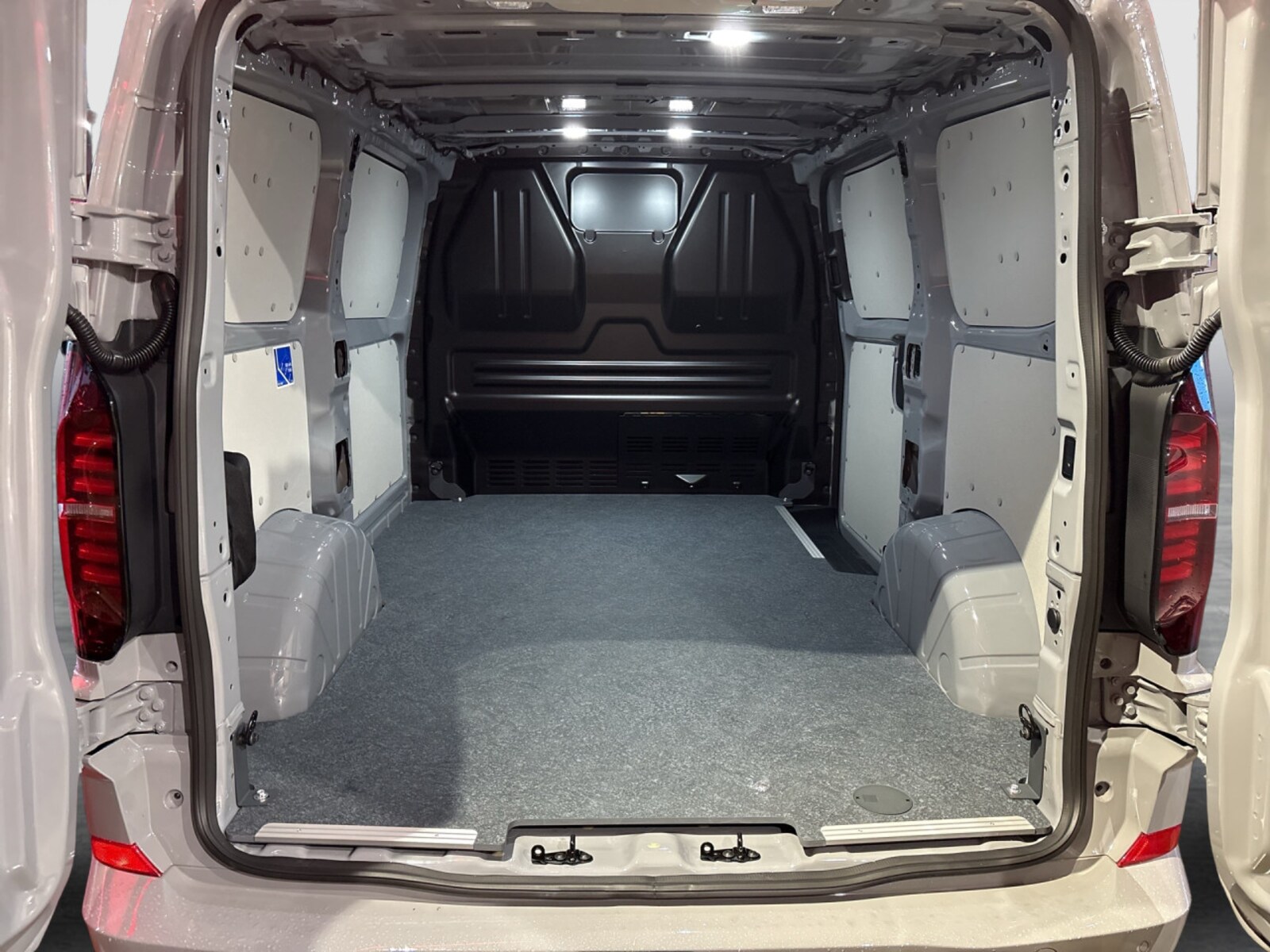 Volkswagen Transporter Kasten kurzer Radstand – Bild 16