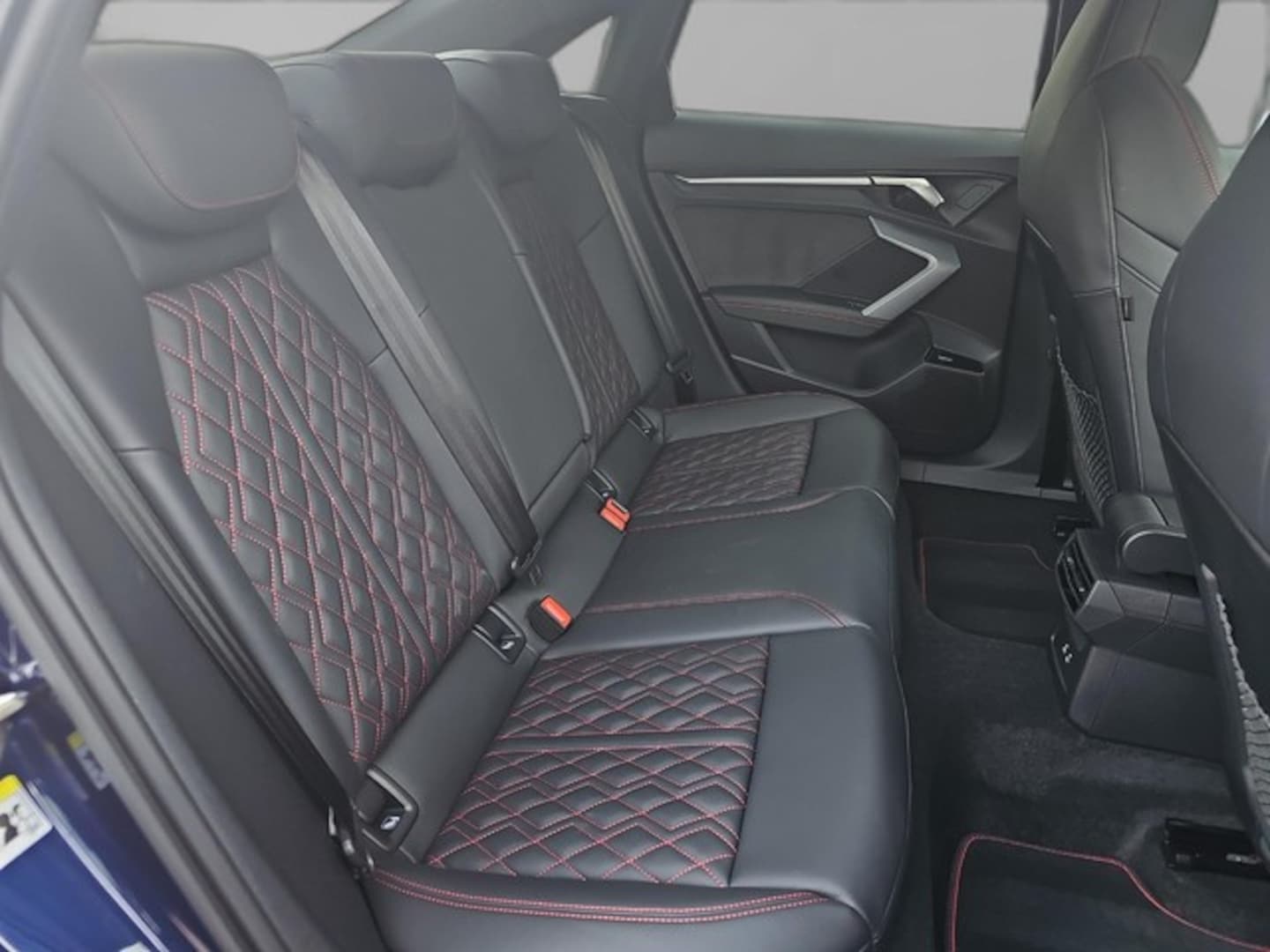 Bild über Audi S3 Limousine TFSI quattro S tronic - für weitere Informationen kontaktieren Sie den Audi Partner