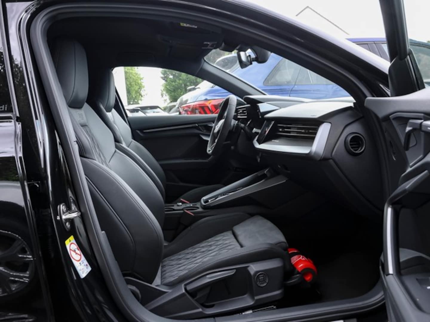 Bild über Audi RS 3 Limousine TFSI quattro 294 kW S tronic - für weitere Informationen kontaktieren Sie den Audi Partner