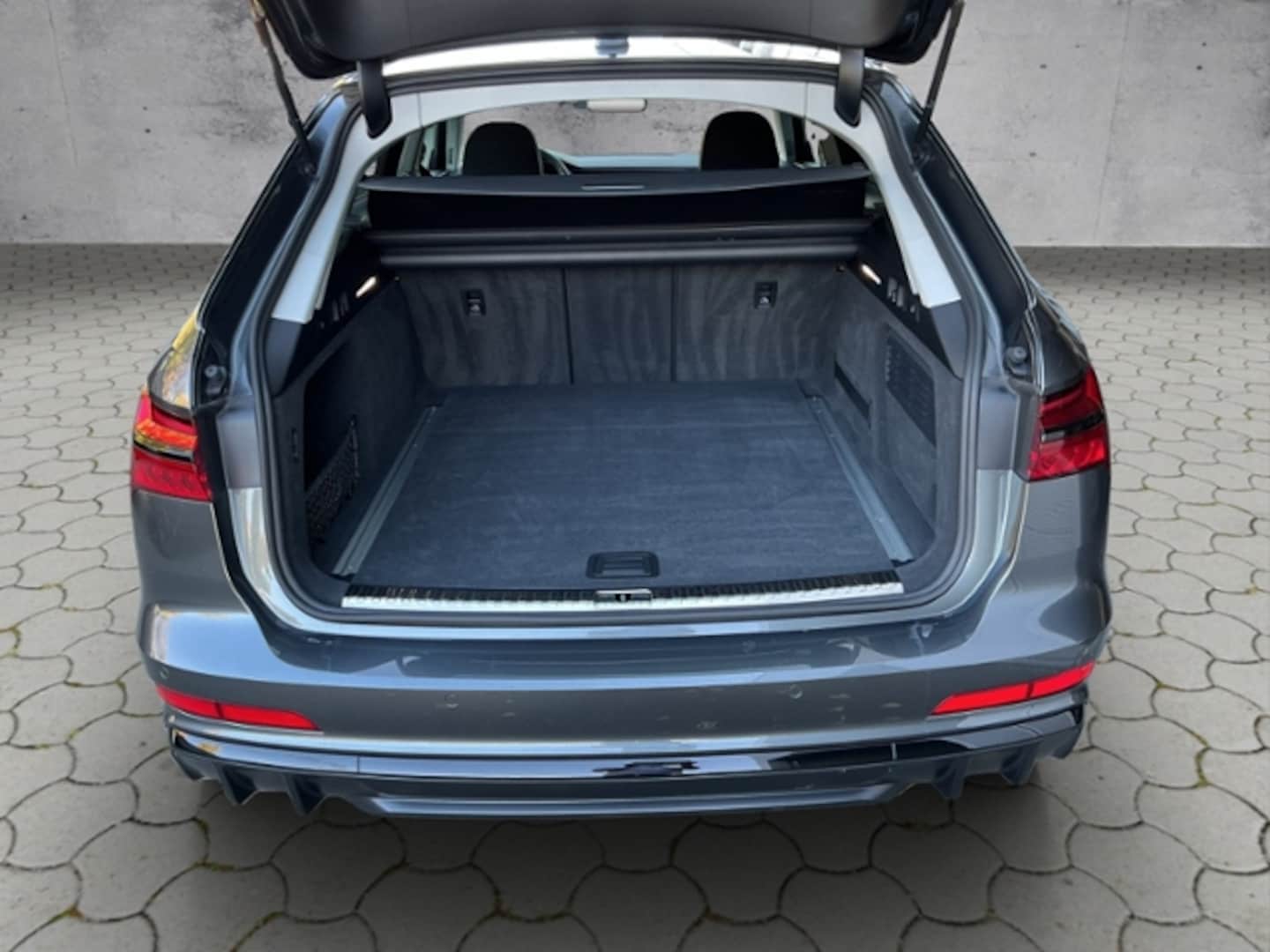 Bild über Audi S6 Avant TDI quattro tiptronic - für weitere Informationen kontaktieren Sie den Audi Partner