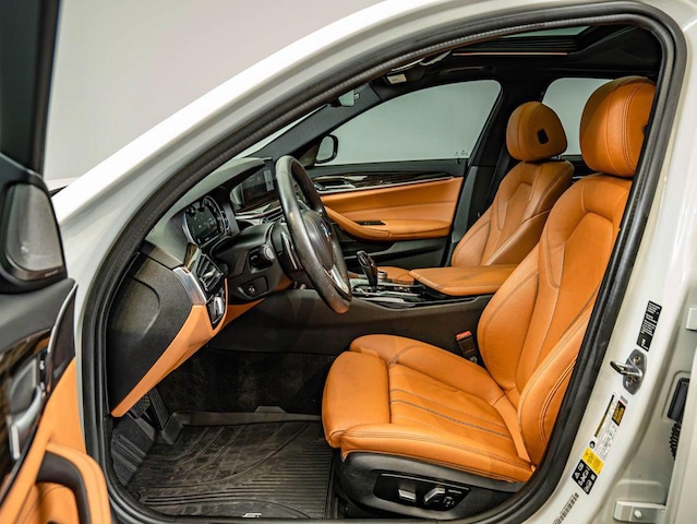 2019 BMW 5 Series 540i - Photo 35