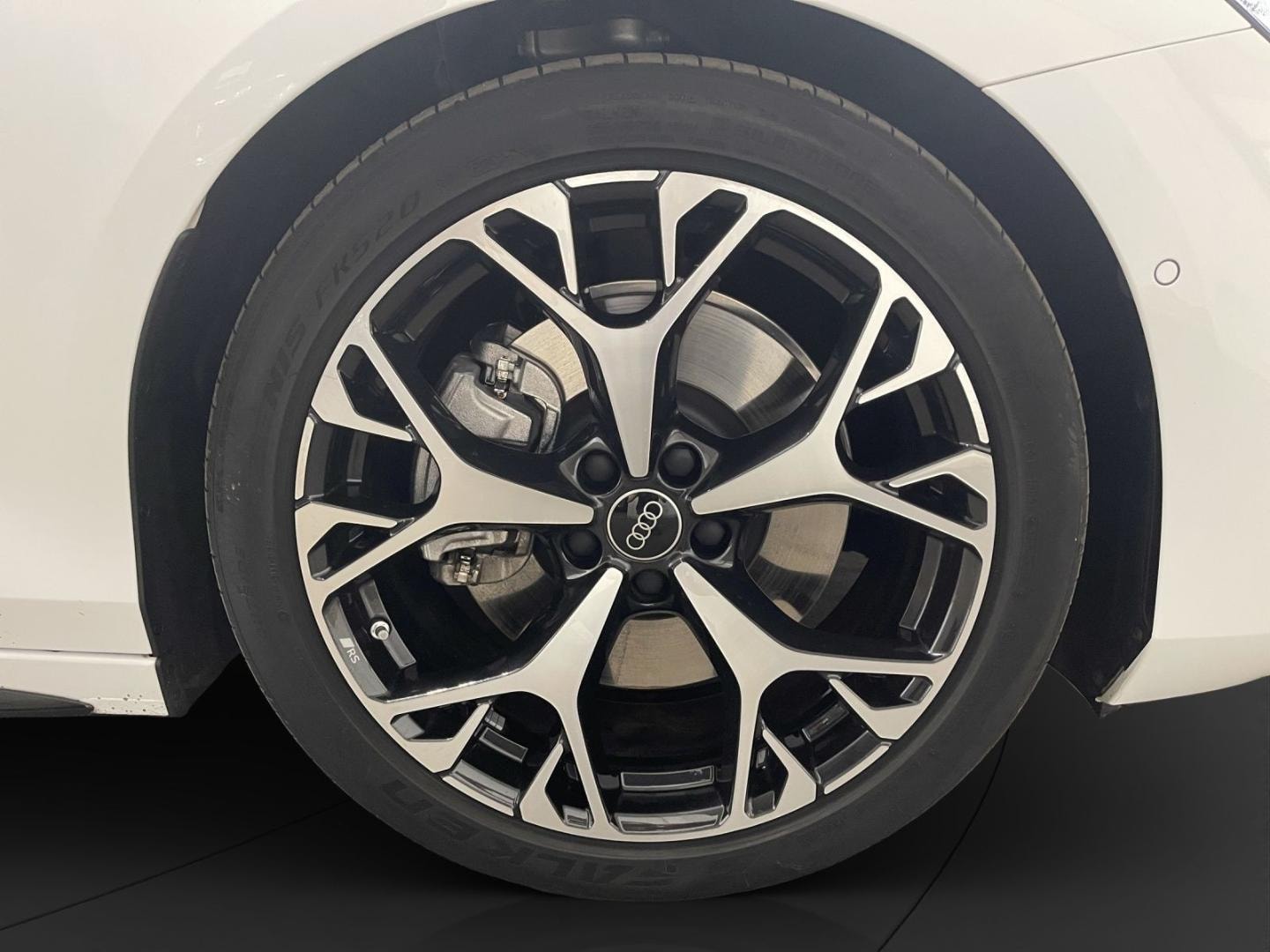 Bild über Audi A6 Avant e-hybrid e-hybrid quattro 220 kW S tronic - für weitere Informationen kontaktieren Sie den Audi Partner