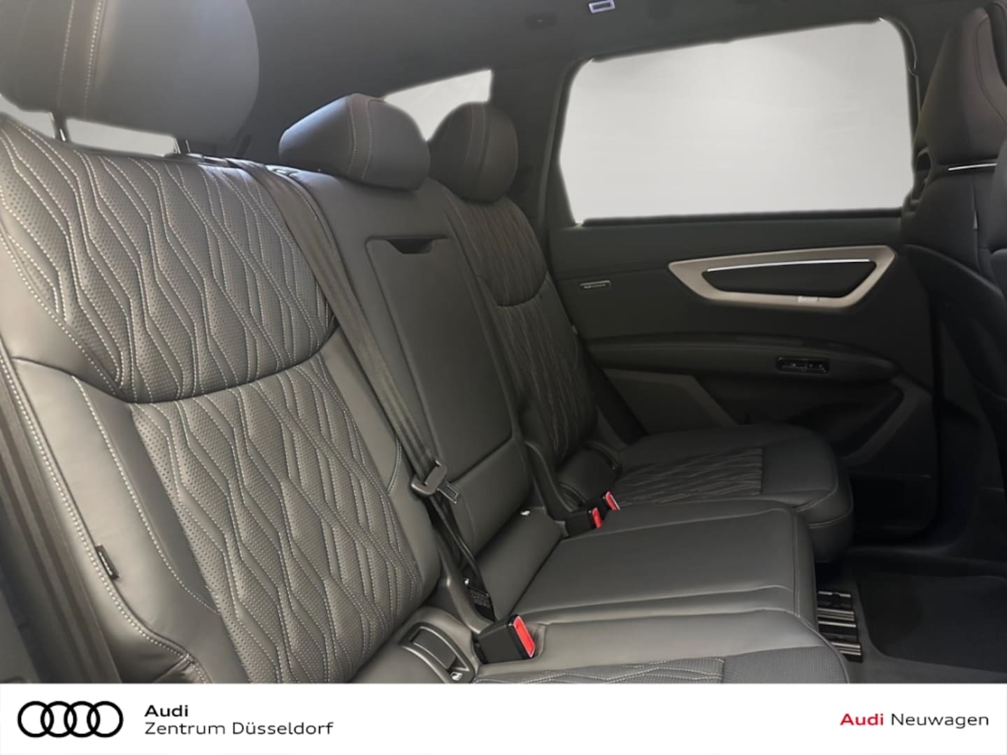Bild über Audi Q7 SUV TDI quattro 220 kW tiptronic - für weitere Informationen kontaktieren Sie den Audi Partner
