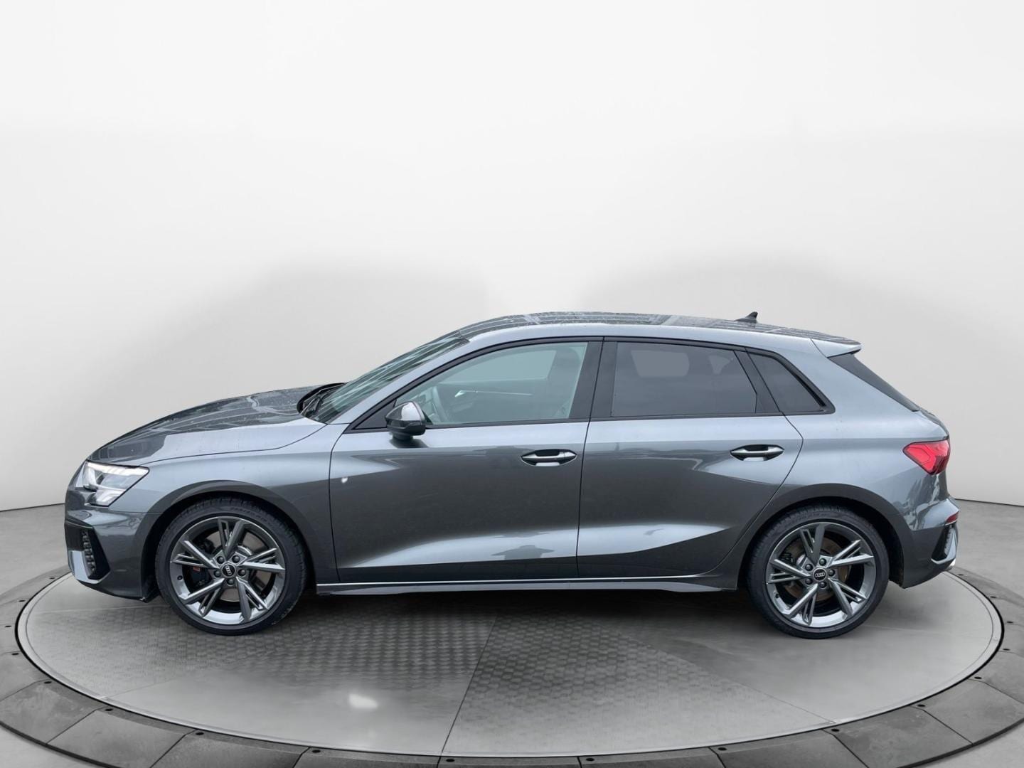 Bild über Audi S3 Sportback TFSI quattro S tronic - für weitere Informationen kontaktieren Sie den Audi Partner