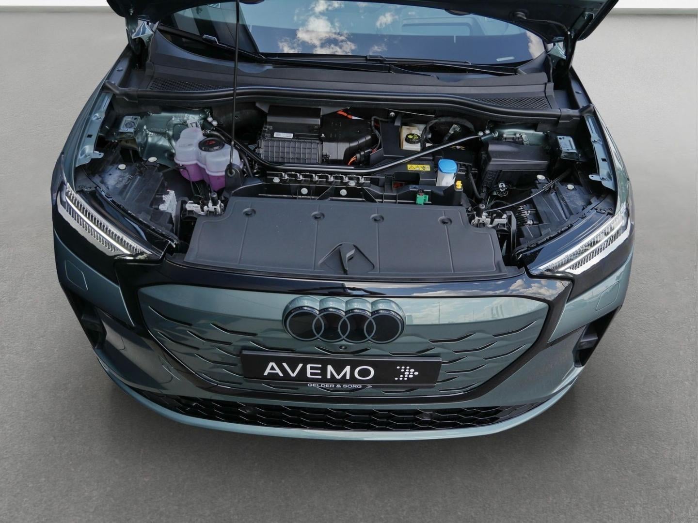 Bild über Audi Q4 SUV e-tron e-tron quattro 220 kW - für weitere Informationen kontaktieren Sie den Audi Partner