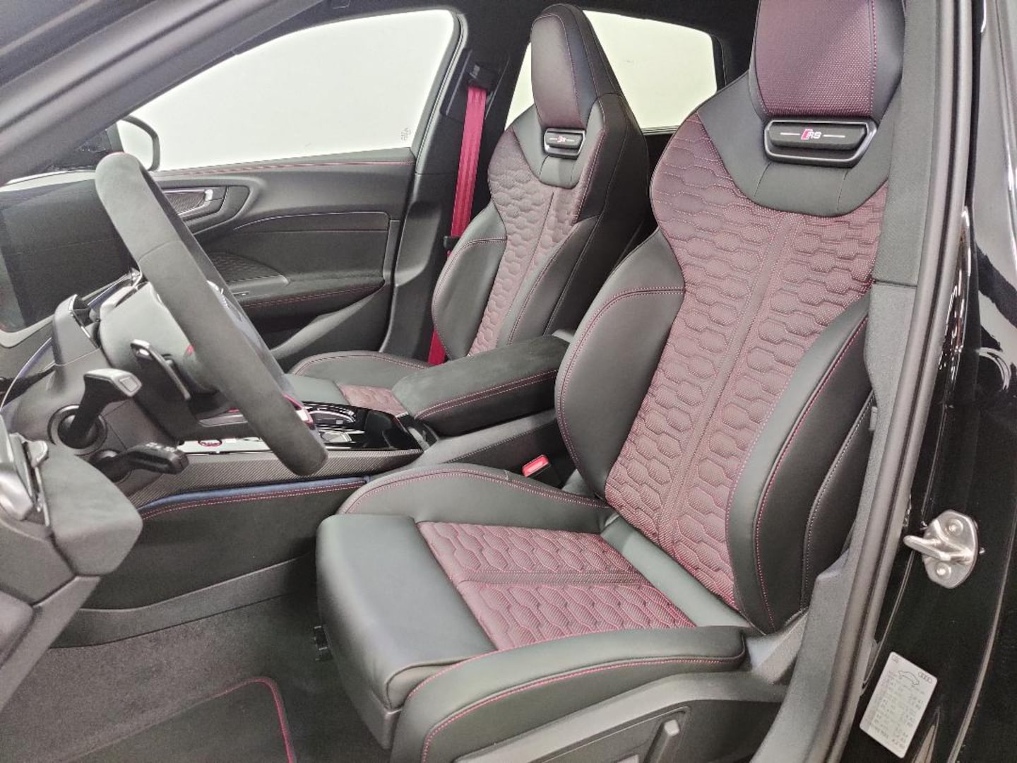 Bild über Audi RS 5 Limousine TFSI quattro 470 kW tiptronic - für weitere Informationen kontaktieren Sie den Audi Partner