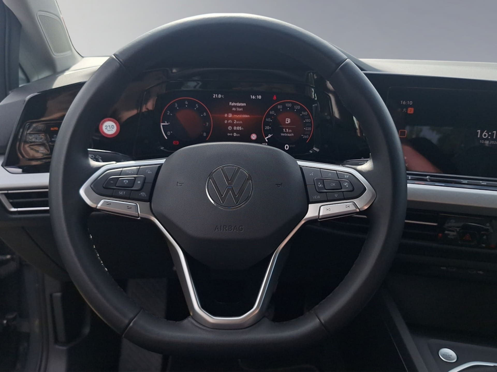 Volkswagen Golf Variant Life