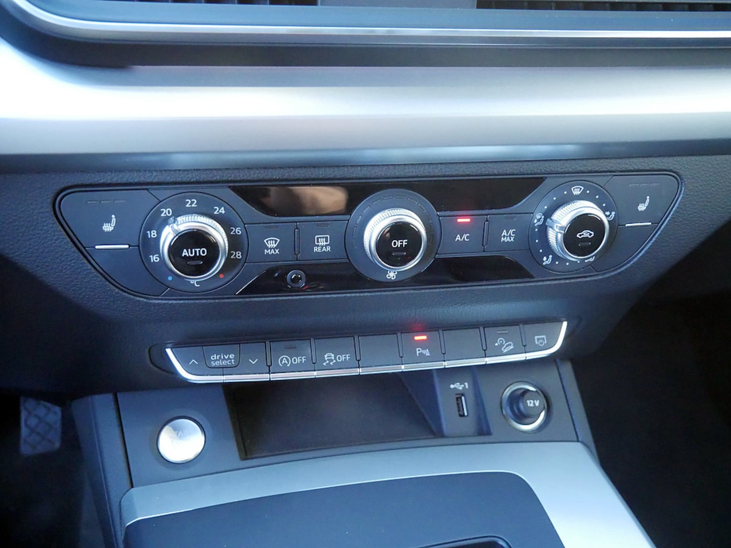 Bild über Audi Q5 40 TFSI quattro S tronic - für weitere Informationen kontaktieren Sie den Audi Partner