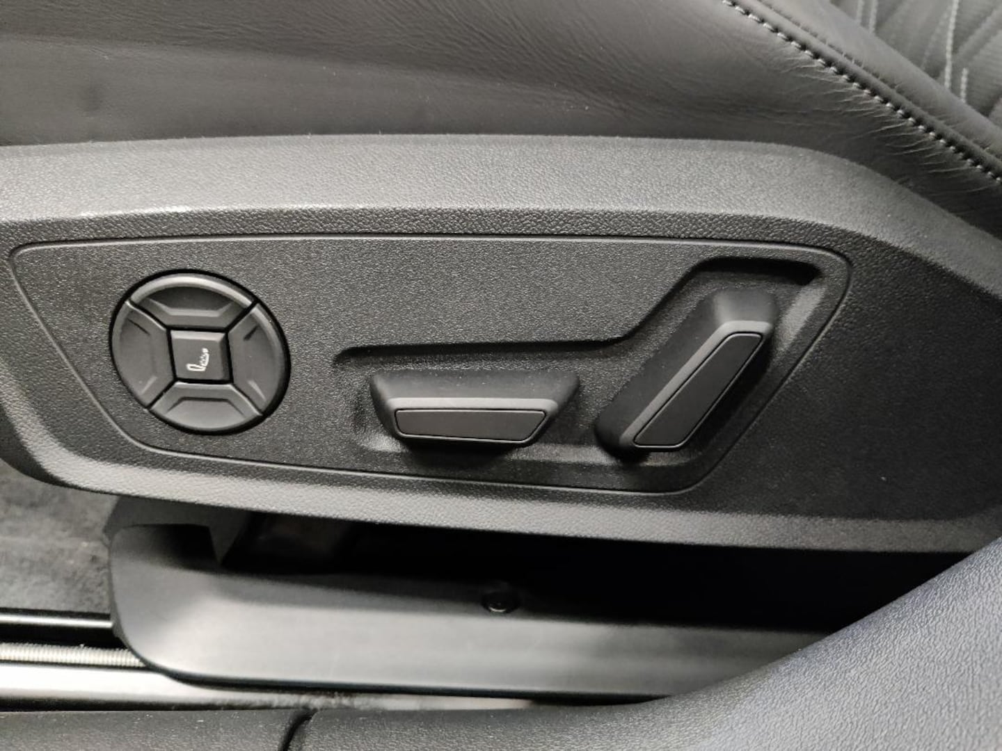 Bild über Audi A6 Limousine TDI quattro 150 kW S tronic - für weitere Informationen kontaktieren Sie den Audi Partner