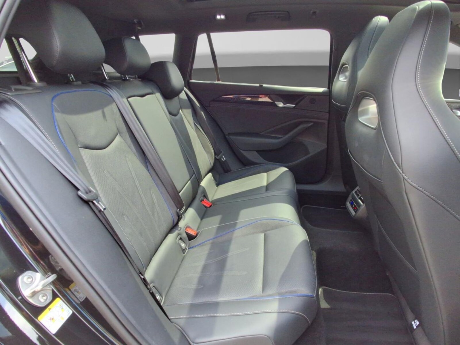 Volkswagen Passat – Bild 6