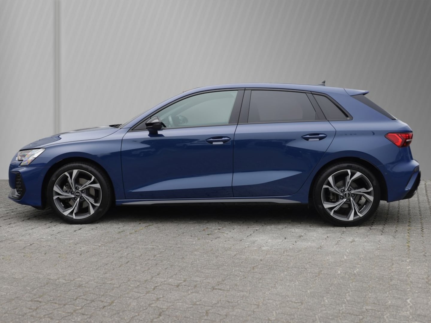 Bild über Audi A3 Sportback S line 35 TFSI S tronic - für weitere Informationen kontaktieren Sie den Audi Partner