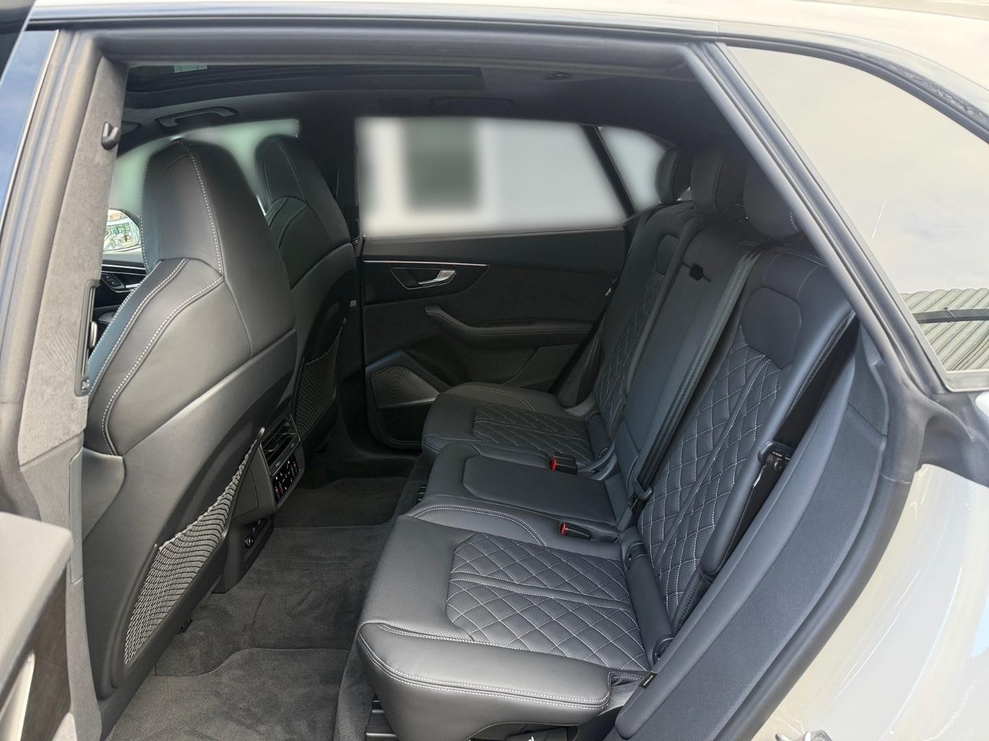 Bild über Audi SQ8 SUV TFSI quattro 373 kW tiptronic - für weitere Informationen kontaktieren Sie den Audi Partner