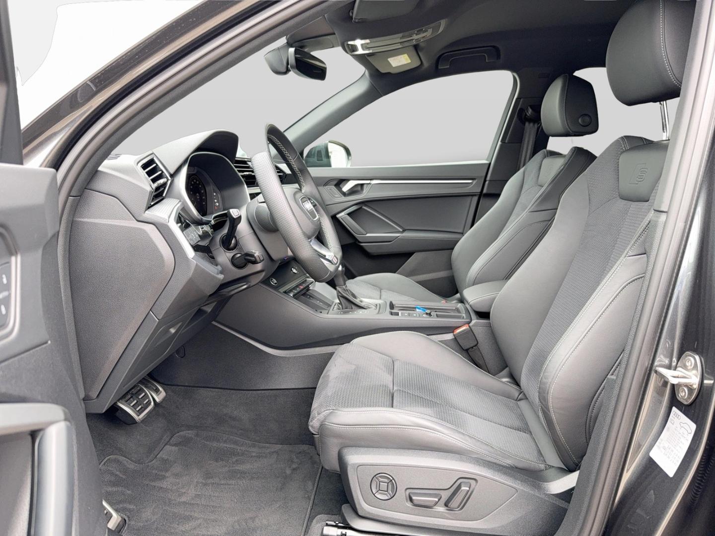 Image about Audi Q3 TFSI e S line 45 TFSI e S tronic