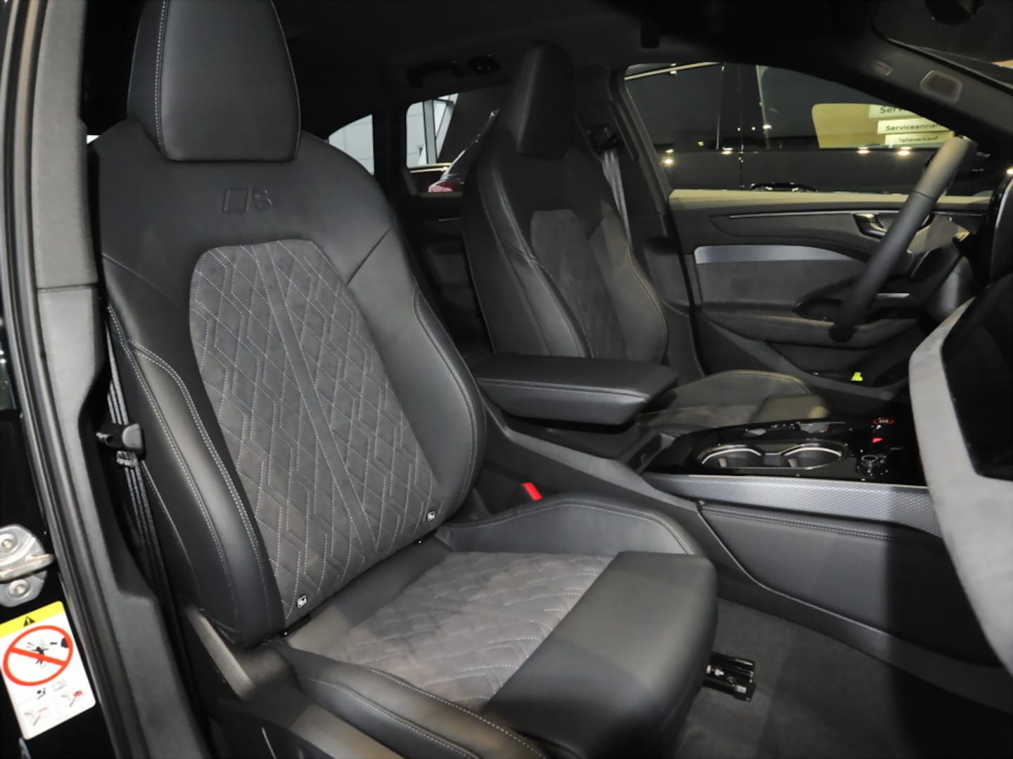 Bild über Audi A6 Avant e-hybrid e-hybrid quattro 270 kW S tronic - für weitere Informationen kontaktieren Sie den Audi Partner