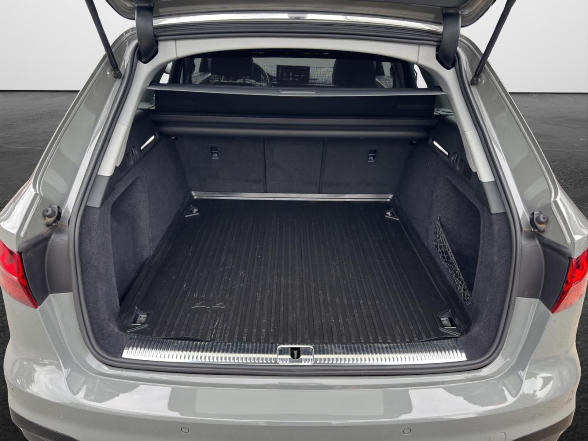 Audi A4 Avant S line