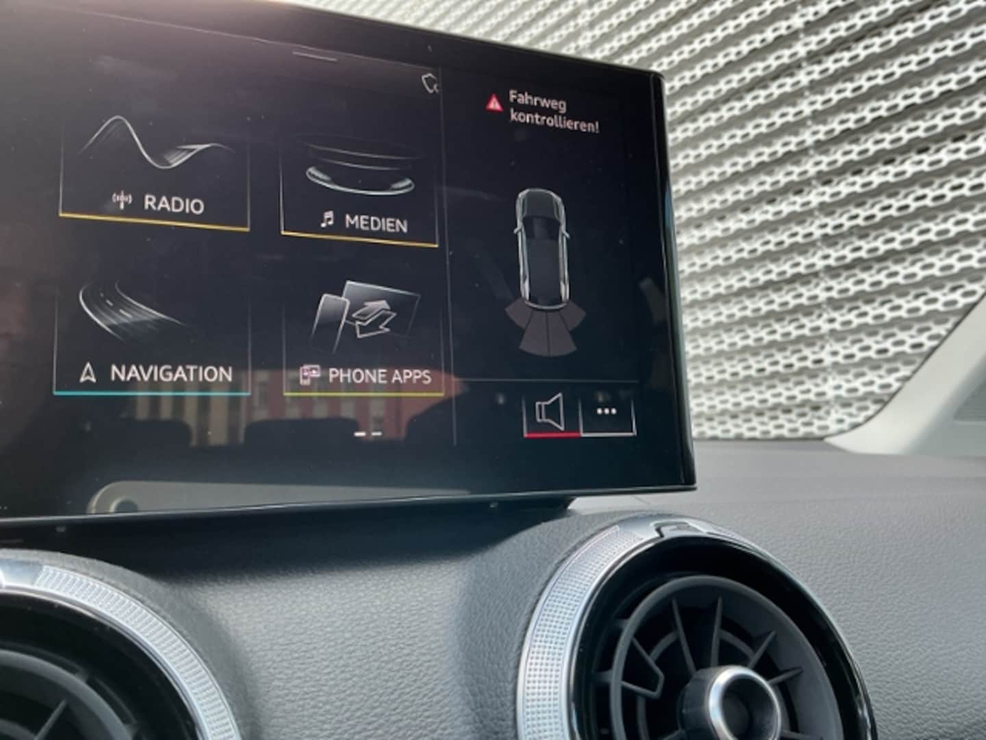 Bild über Audi Q2 S line 30 TFSI Schaltgetriebe - für weitere Informationen kontaktieren Sie den Audi Partner