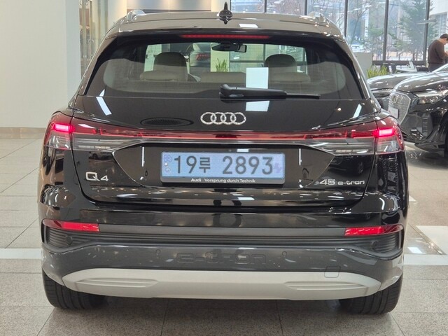 Audi Q4 e-tron 45 210, 00 kW 4