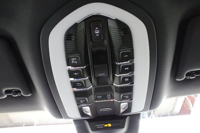 2025 Porsche Macan Base - Photo 37